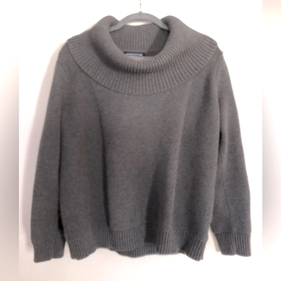 Sweater - Picture 1 of 4